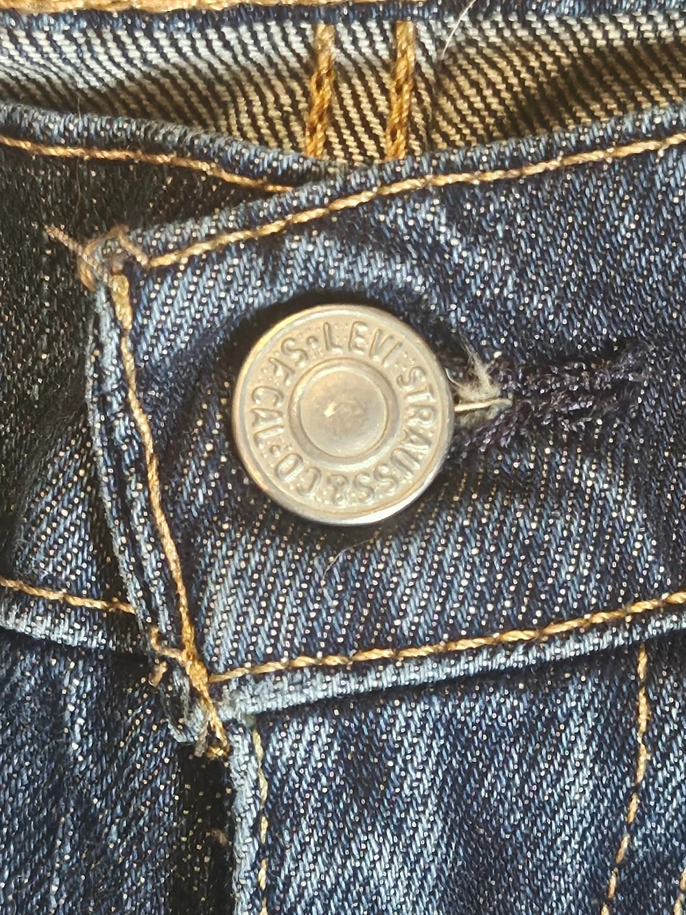 Levi’s 505 Men’s Regular Fit Dark Wash Jeans 34x30